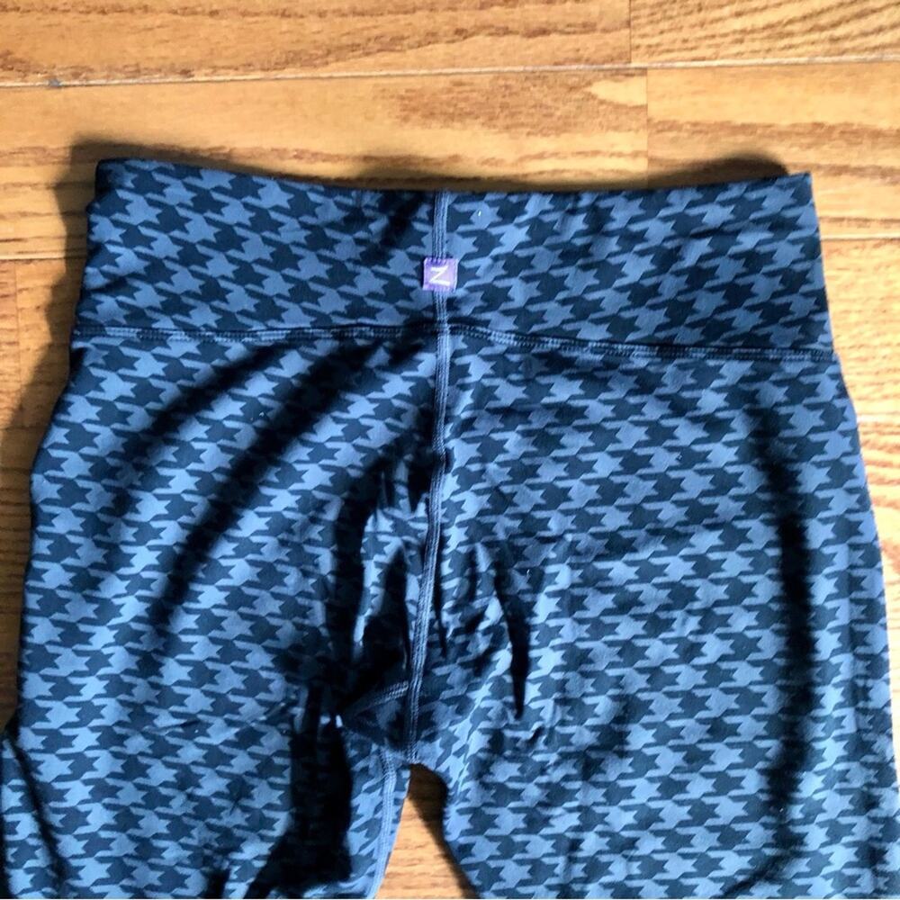 Zella Houndstooth Casual Athleisure Gray Black Leggings Women’s Size Small NWOT - Picture 5 of 8